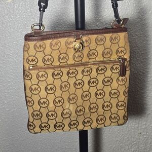 MICHAEL KORS LG POCKET CROSSBODY